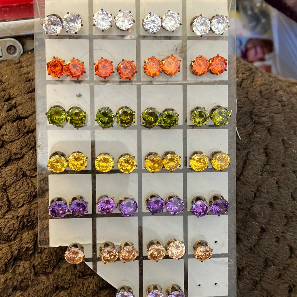 Lot of pierced earrings